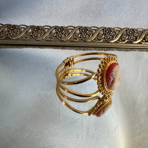 Vintage Cameo Clamper Bracelet Elegant Light - Picture 7 of 11